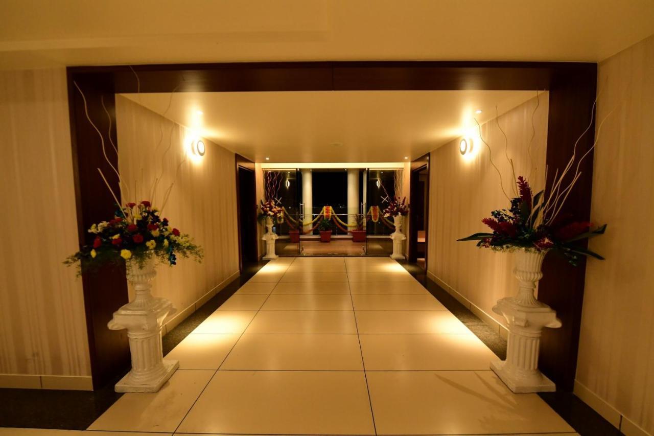 M Pro Palace Mysore Exterior foto